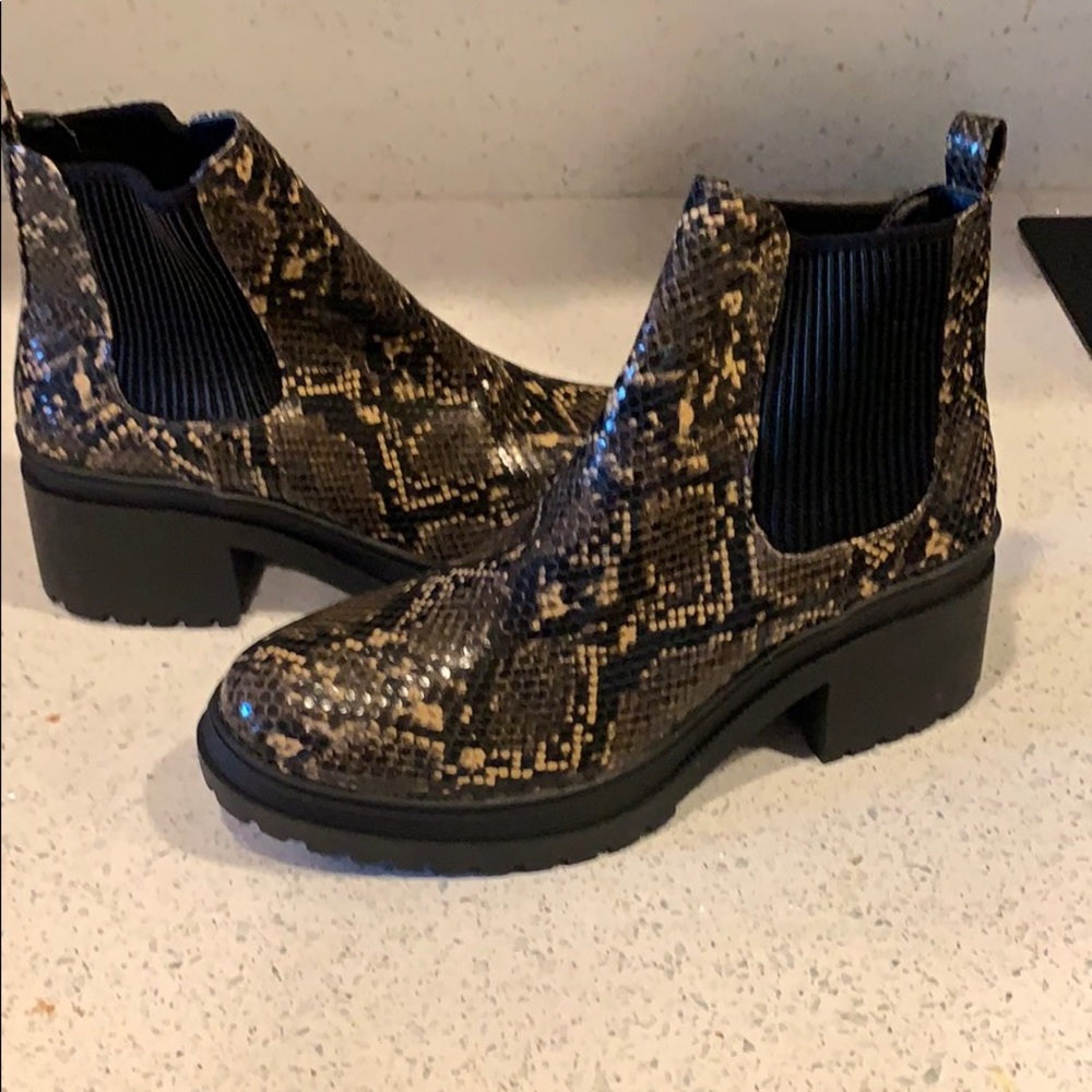 Top shop Brixton Chelsea Boot snake print